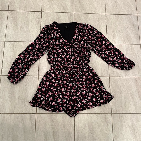 EXPRESS women Floral V-Neck Long Sleeve romper/size SP - Picture 7 of 12